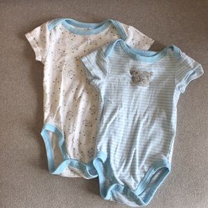 2 small wonders onesies. Size 3-6 months